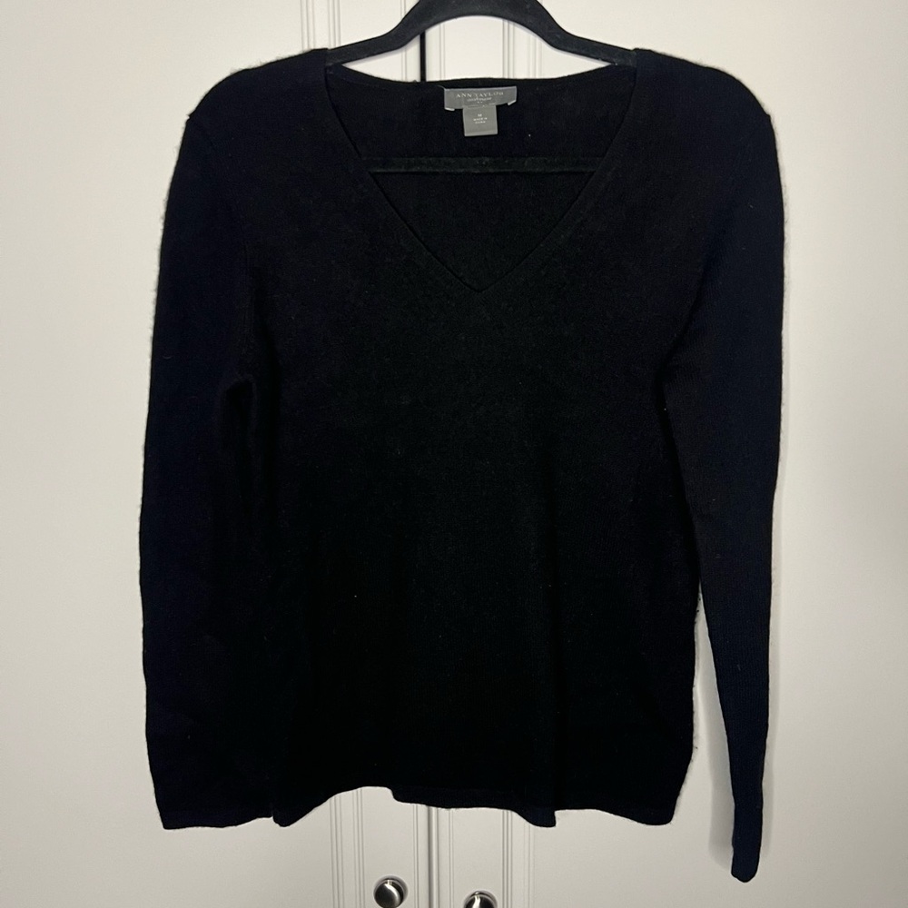 Ann Taylor 100% Cashmere Black V-Neck Sweater Medium